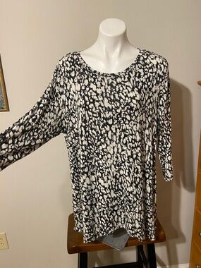 new directions Black & White Printed Long Sleeve Tee